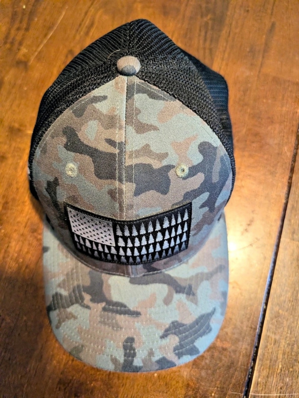 Columbia Budweiser camouflage trucker cap Camo Trucker Hat in Green & Black